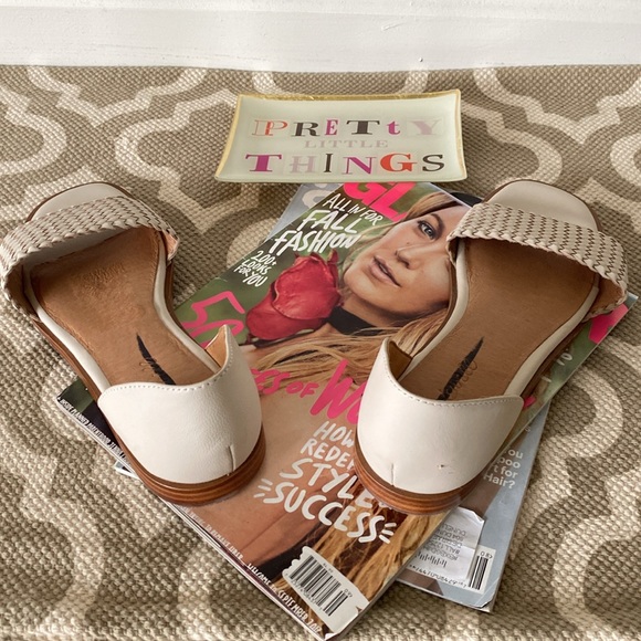 “Madewell” the “Nelda” leather  d’orsay flat; in the color pale oyster; size 8 - Picture 13 of 16